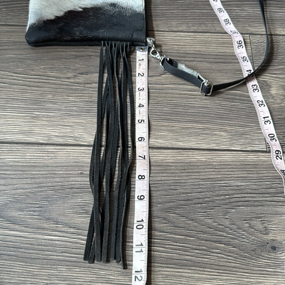 Genuine fur cowhide and leather fringe crossbody bag black and white - Picture 6 of 8